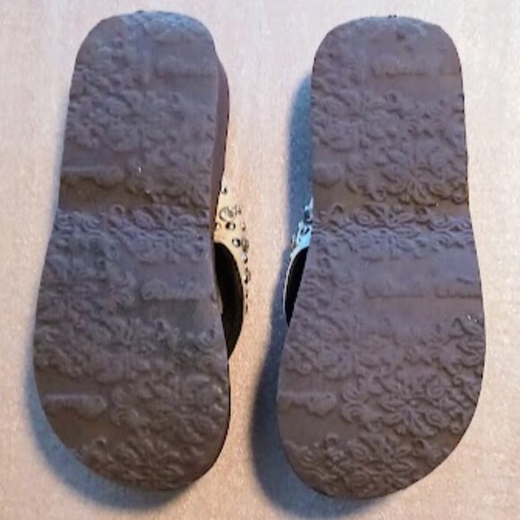 Rustic Couture Brown Flip Flops with Rhinestones, Size 7 - Picture 6 of 7